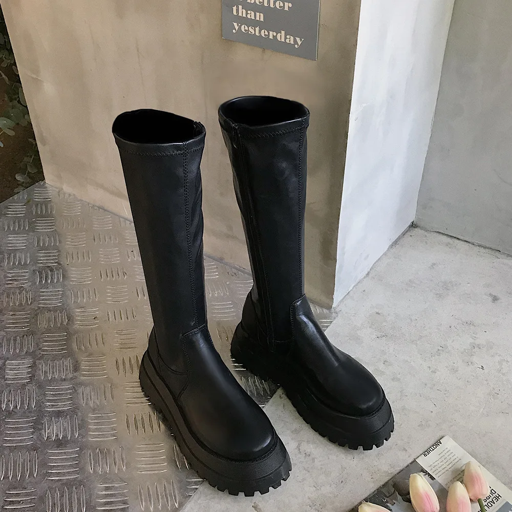 Botas largas de tacón de plata - Street Fashion Winter 2025 reseña y precio